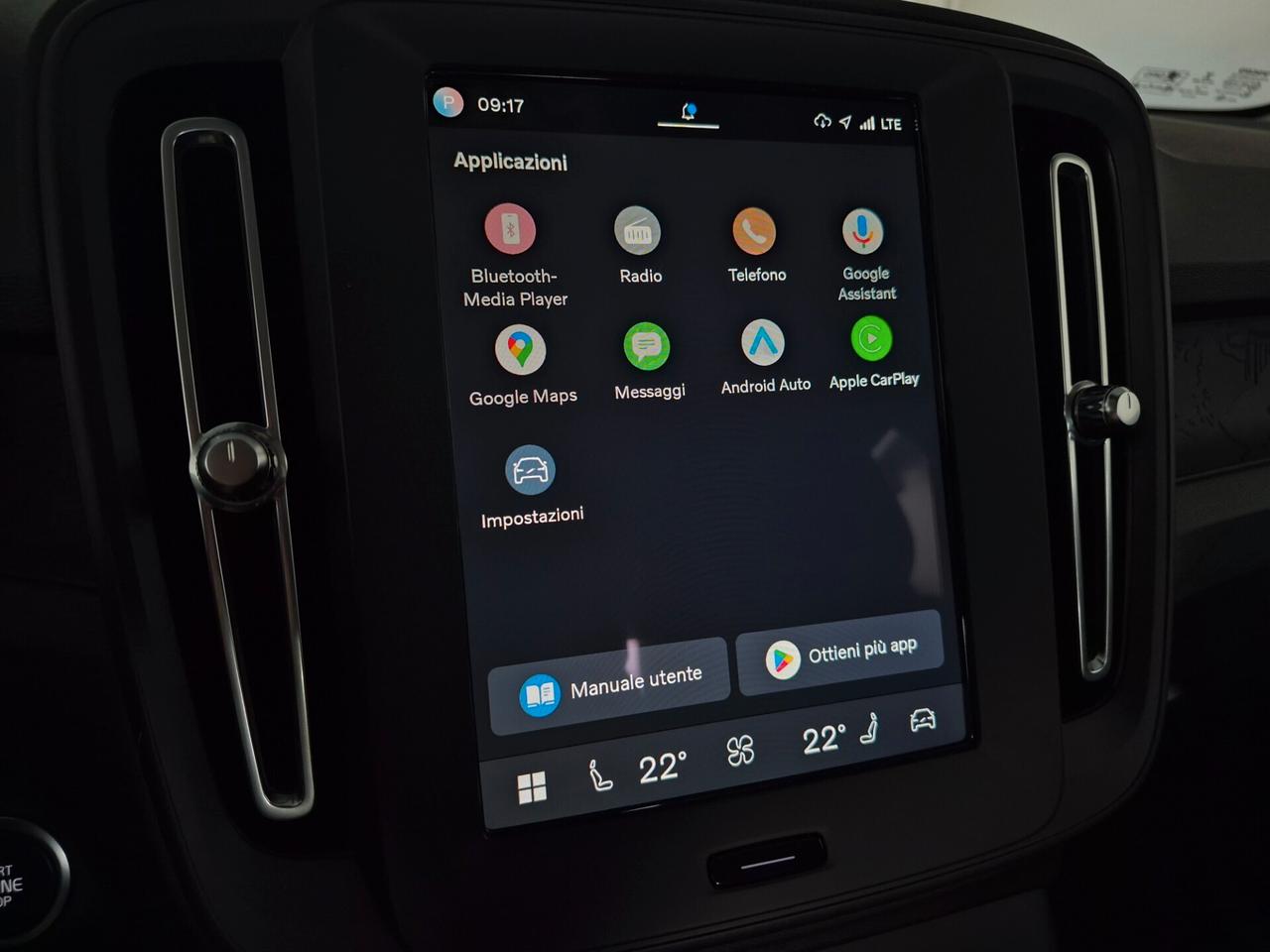 Volvo XC40 B3 2.0 HYBRID ESSENTIAL AUTOMATICA LED NAVI APPLE CAR PLAY/ANDROID AUTO RETROCAMERA C.18 KEYLESS VETRI PRIVACY