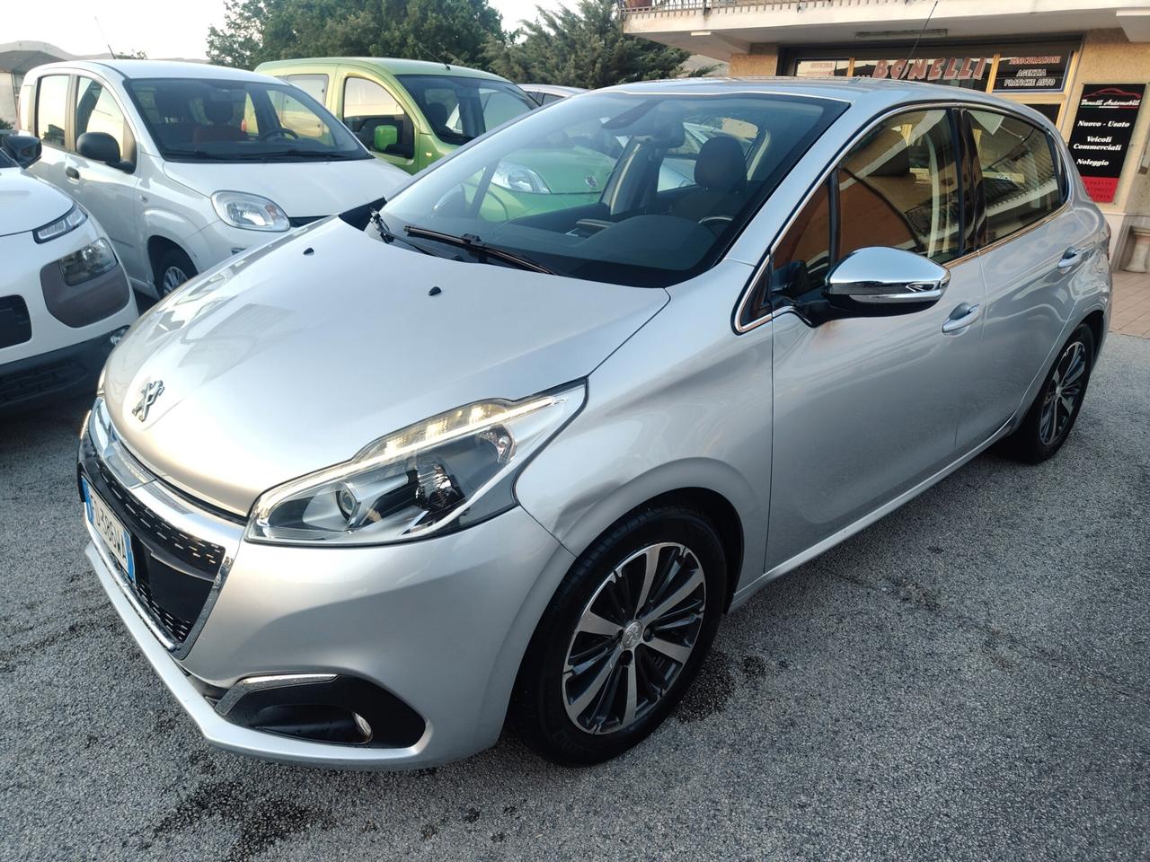 Peugeot 208 PureTech 82 5 porte Allure