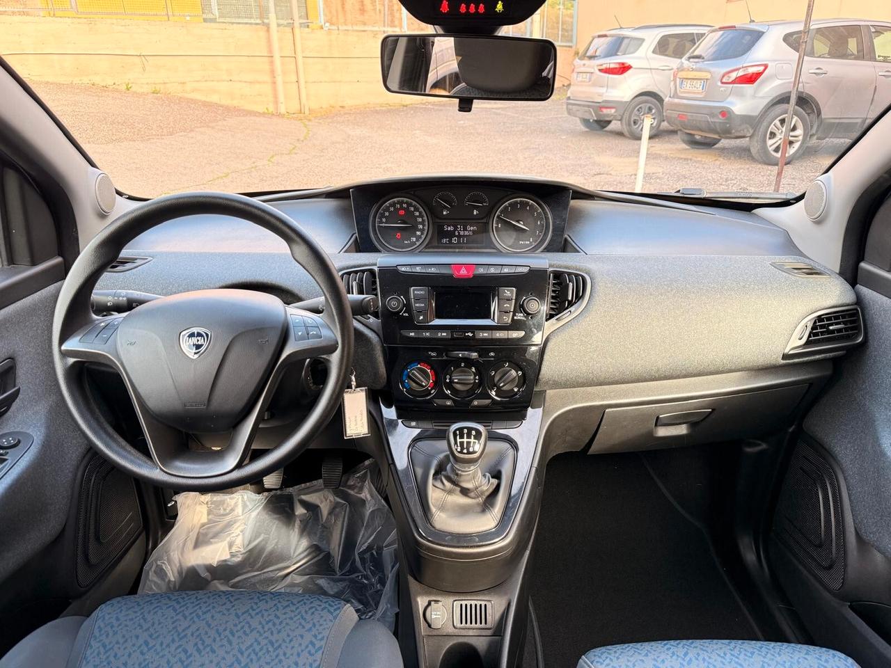 Lancia Ypsilon 1.0 FireFly 5 porte S&S Hybrid Silver