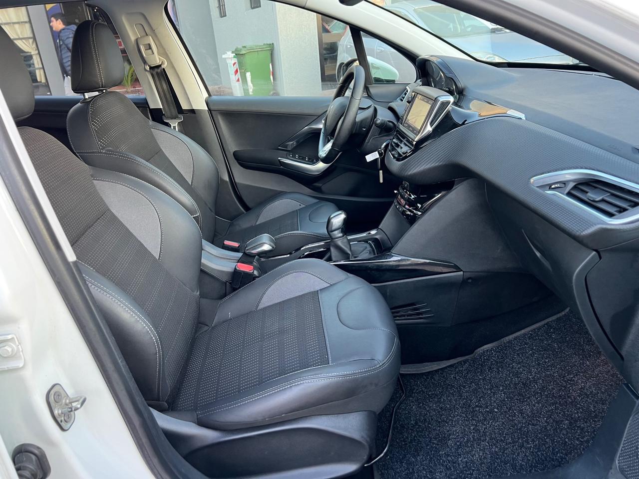 Peugeot 2008 BlueHDi 100 S&S Allure