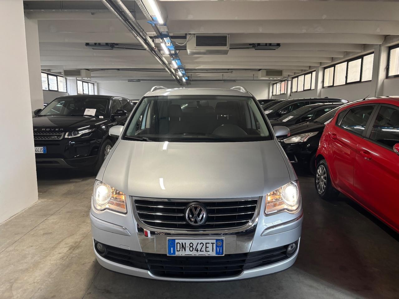 Volkswagen Touran 2.0 TDI 7 POSTI