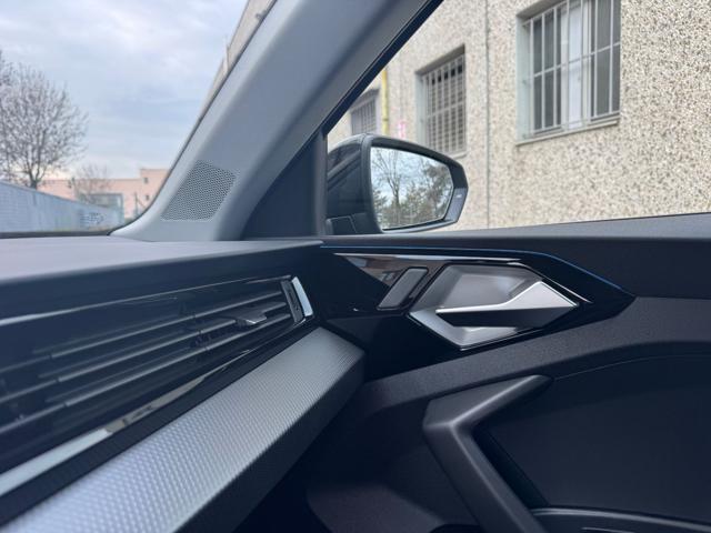 AUDI A1 SPB 30 TFSI S tronic Identity Black KM.0