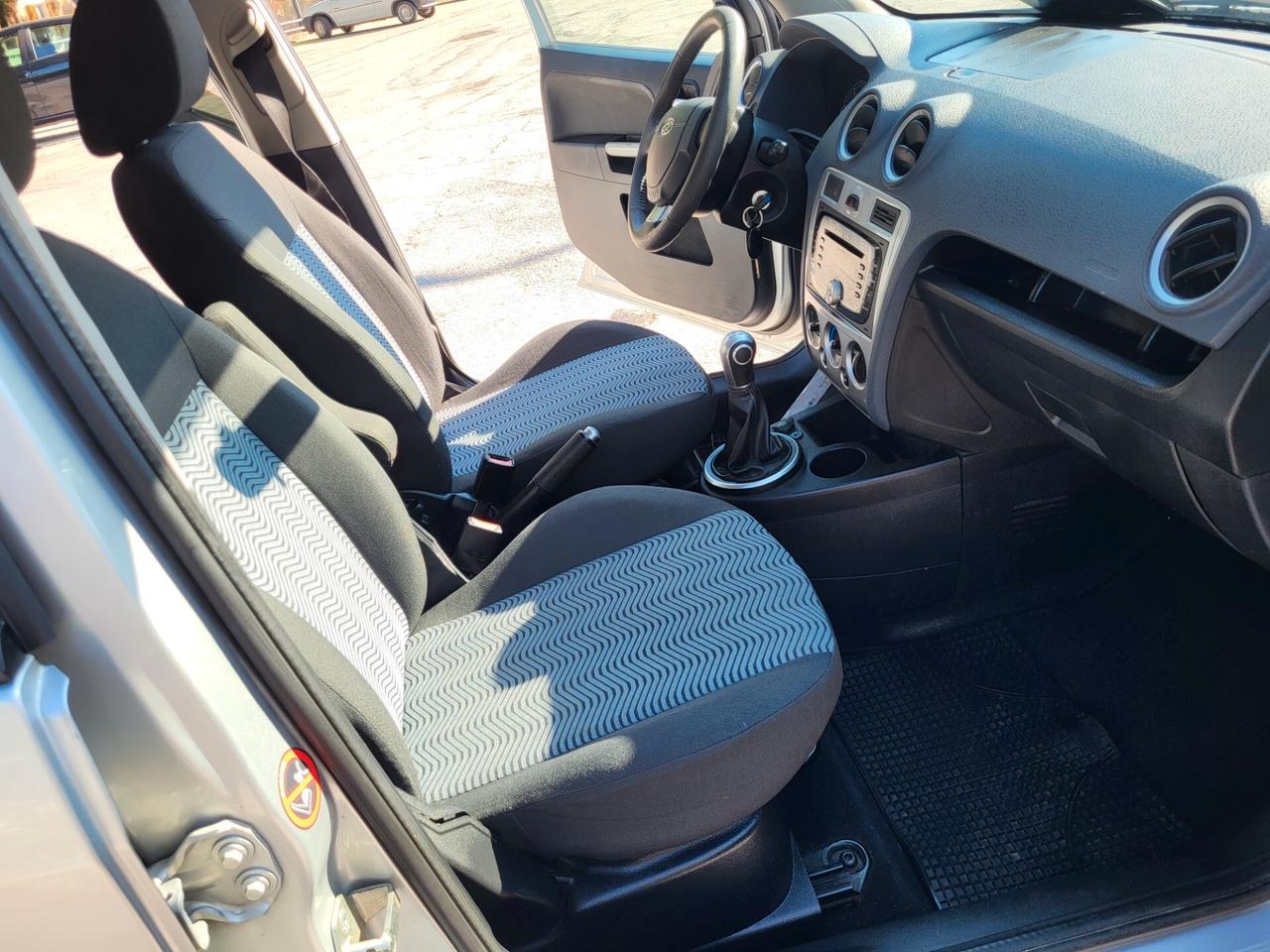 FORD FUSION 1,4 TDCi-GANCIO TRAINO-PORTAPACCHI