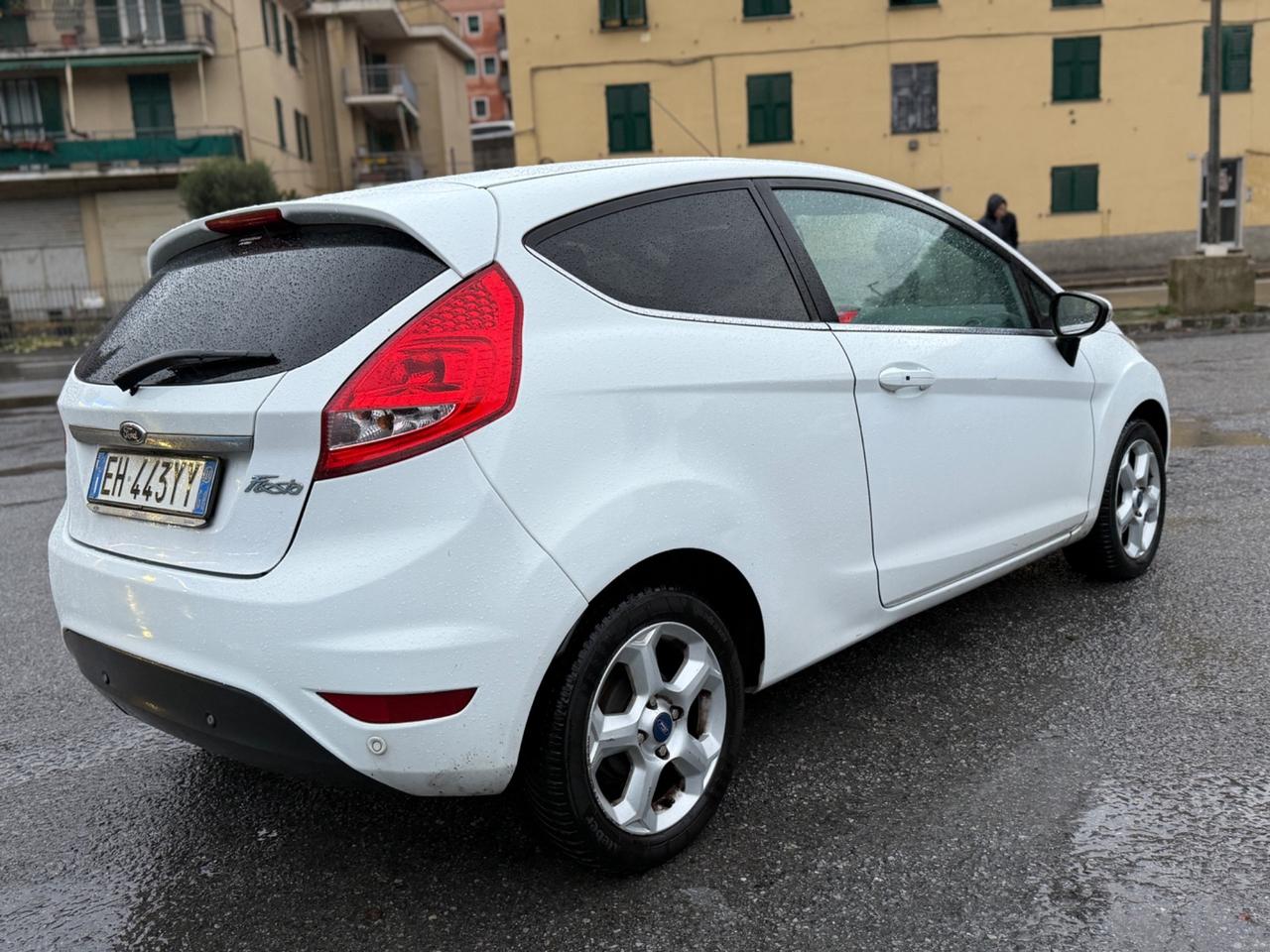 Ford Fiesta 1.2 TITANIUM 2011 NEOPATENTATI