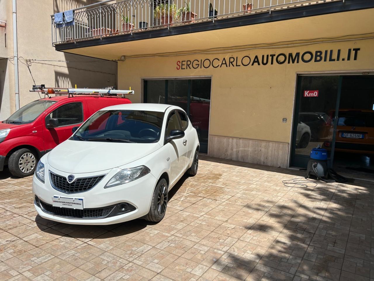 Lancia Ypsilon 1.0 FireFly 5 porte S&S Hybrid Ecochic Silver