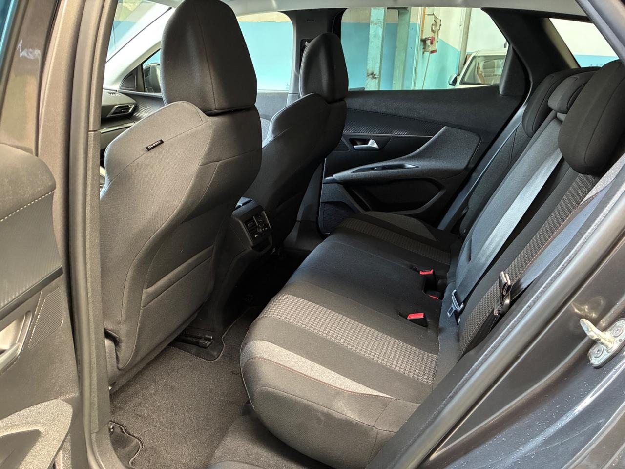 Peugeot 3008 PureTech Turbo 130 S&S EAT8 Active Pack