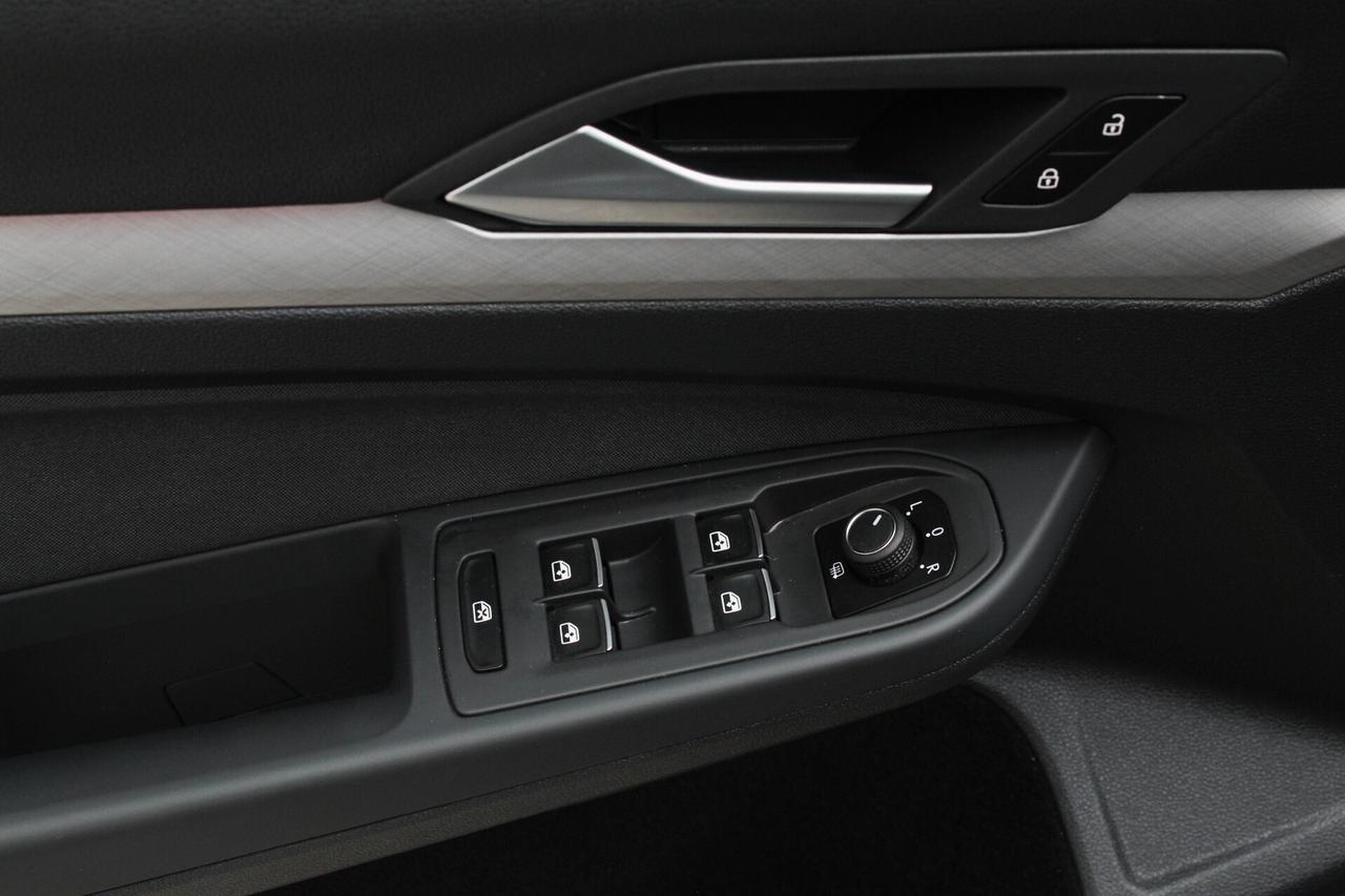 Volkswagen Golf 2.0 TDI 115CV DSG SCR Life ***BLACK WEEK -5% di sconto***