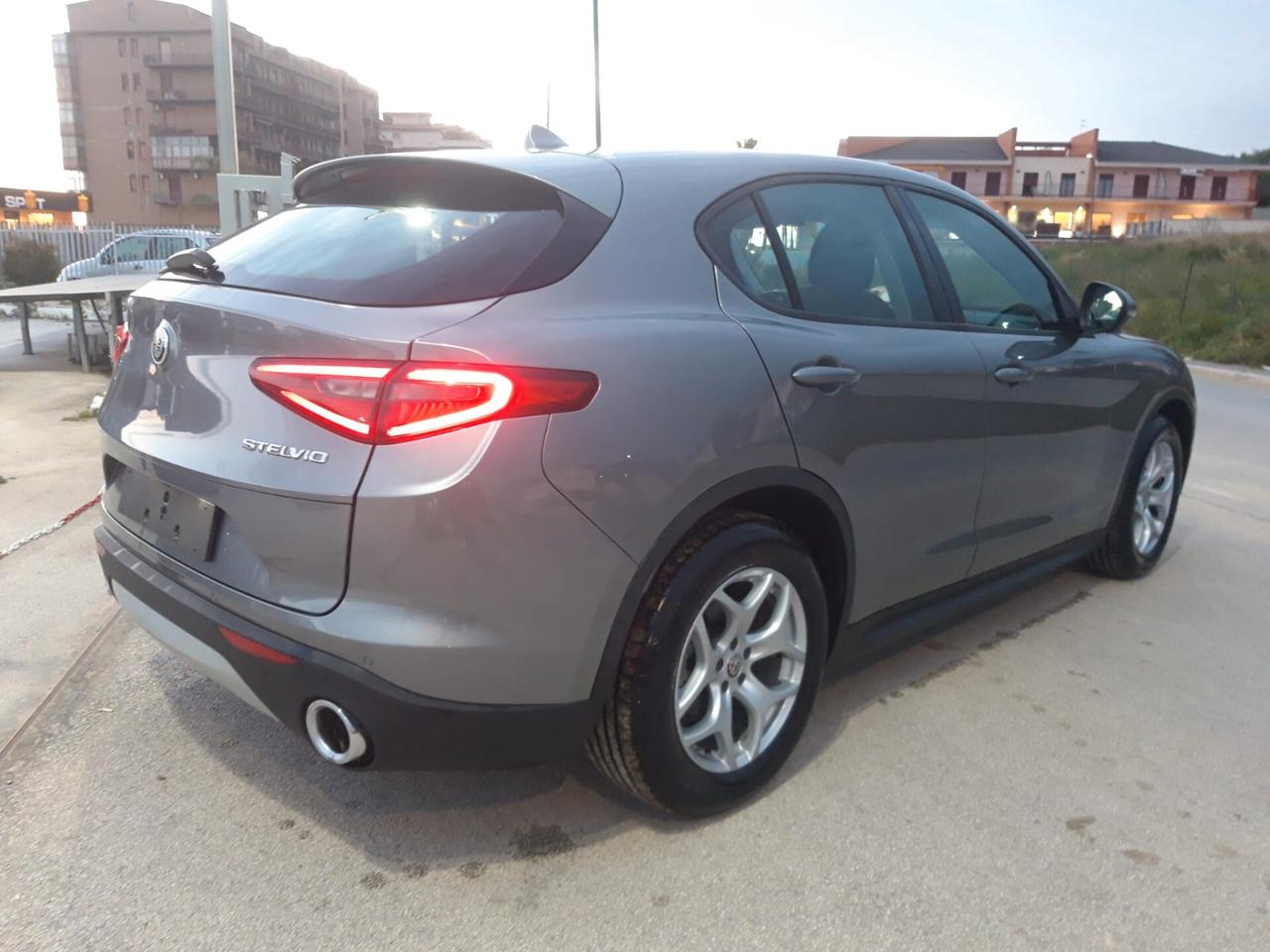 Alfa Romeo Stelvio 2.2 Turbodiesel 160 CV AT8 RWD Business