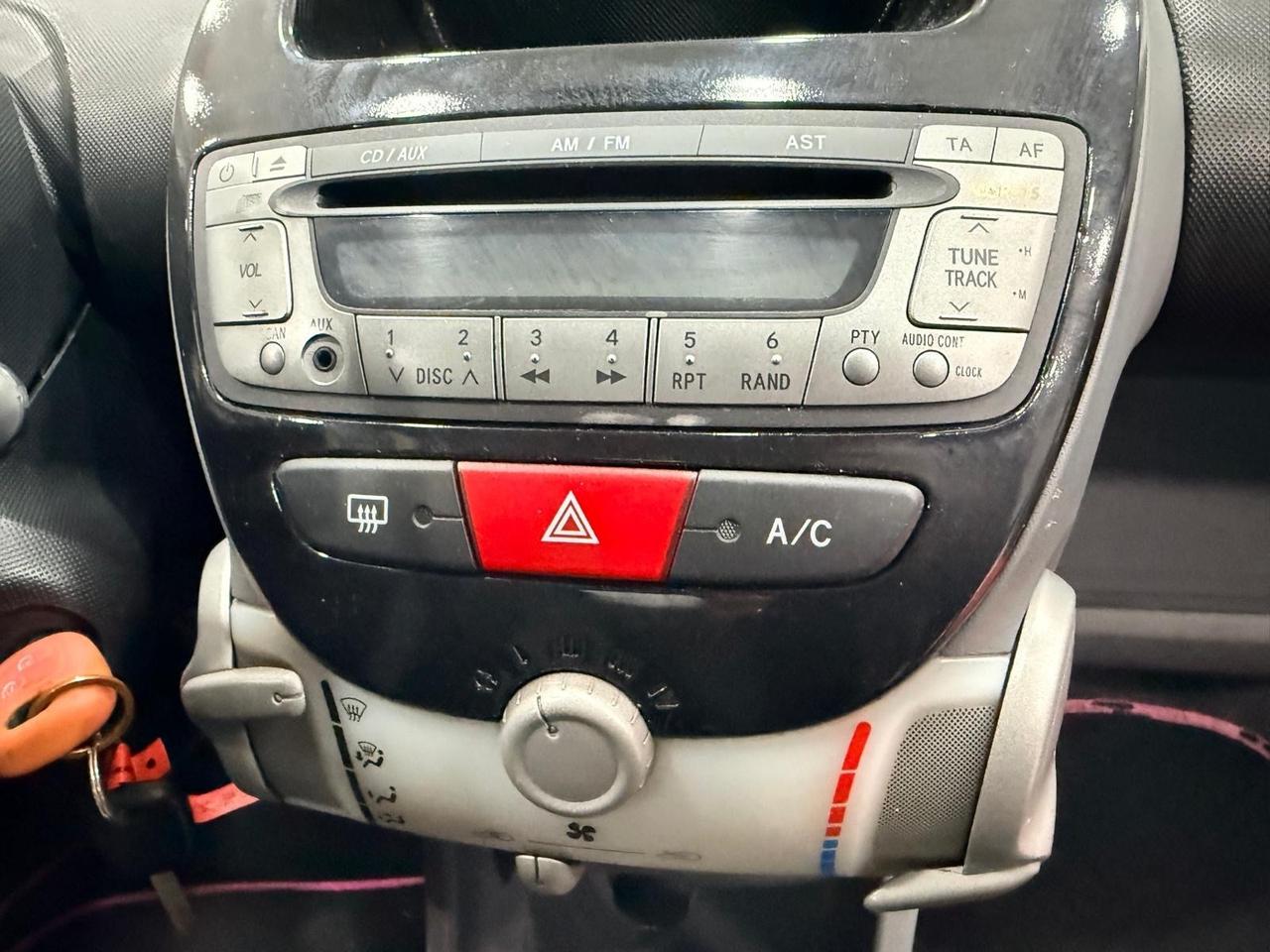 Toyota Aygo 1.0 12V VVT-i 3 porte AUTOMATICA OK NEOPATENTATI