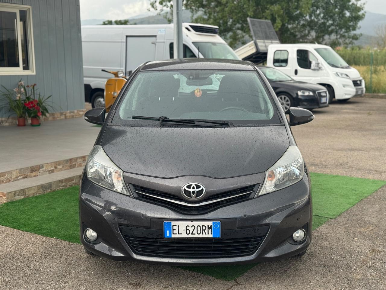 Toyota Yaris 1.4 D-4D 5 porte Lounge GARANZIA