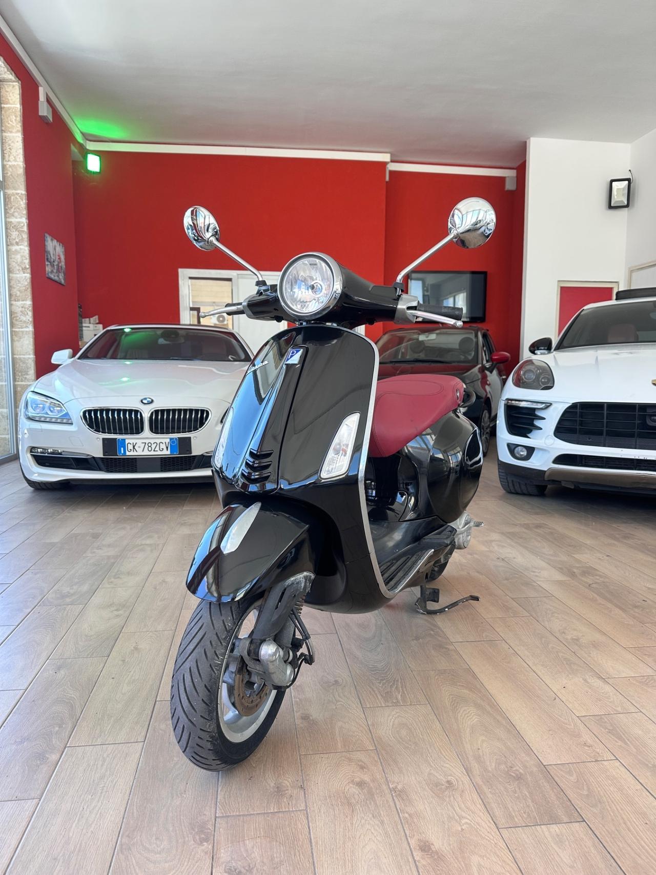 Piaggio Vespa 50 Primavera-BLACK&RED