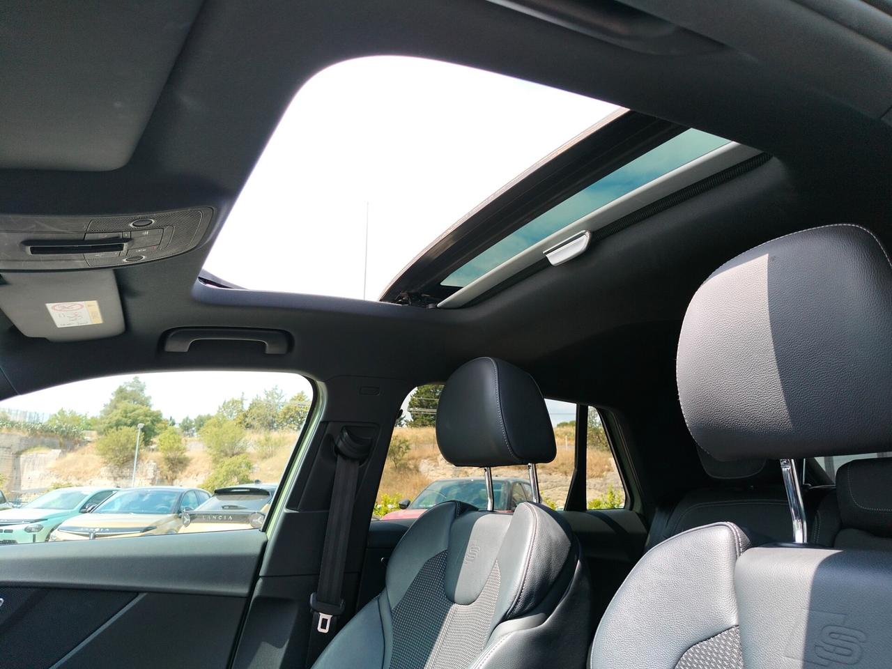 Audi Q2 35 TDI S tronic Identity Black