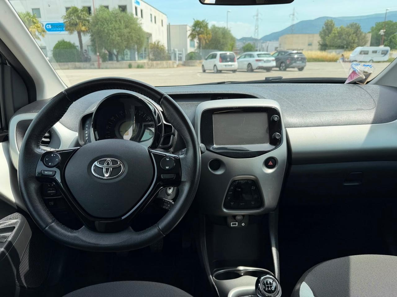 Toyota Aygo 1.0 VVT-i X-BLACK 140000 KM