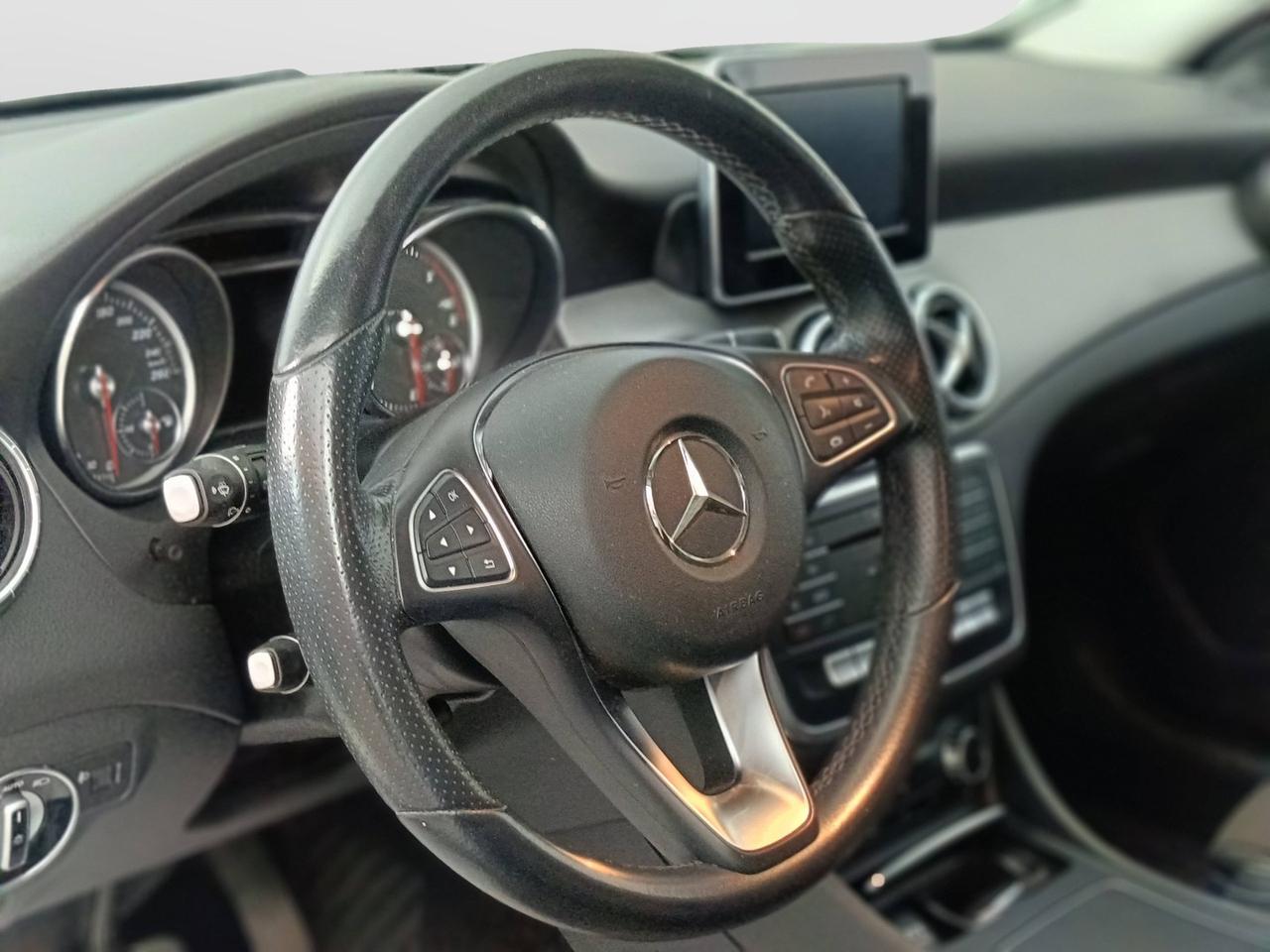 Mercedes-Benz Classe CLA (C/X117) - MERCEDES CLA 200 d S.W. Automatic Sport