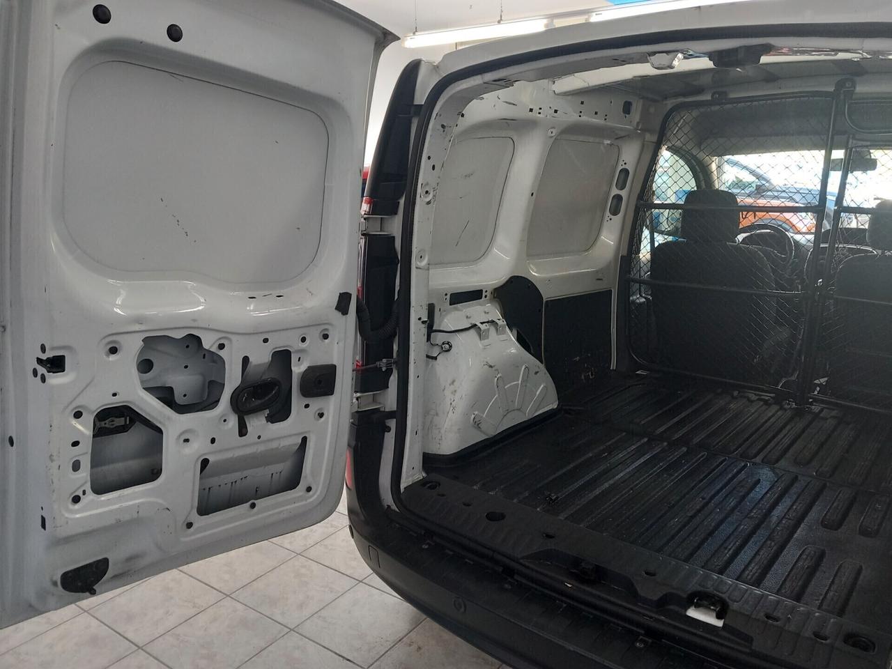 Renault Kangoo anno 2020 1.5 diesel 131 mila km