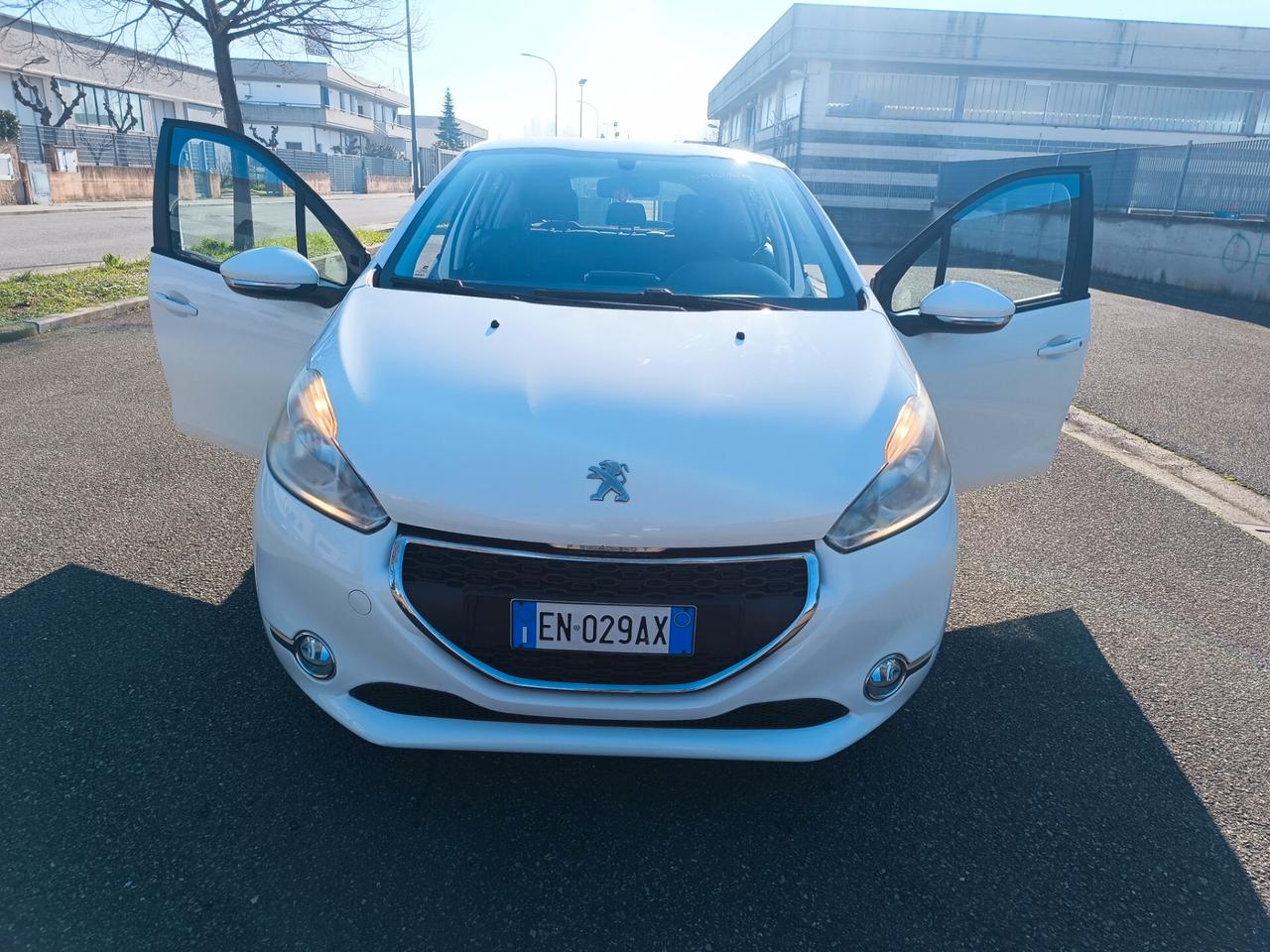 Peugeot 208 1.6 HDi 5 porte del 12 NEOPATENTATI