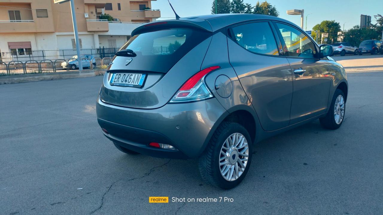 Ypsilon 0.9 t.air Gold ecochic metano 80cv