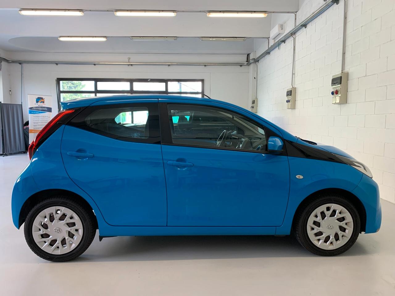 Toyota Aygo 1.0 VVT-i 69 CV 5 porte x-business