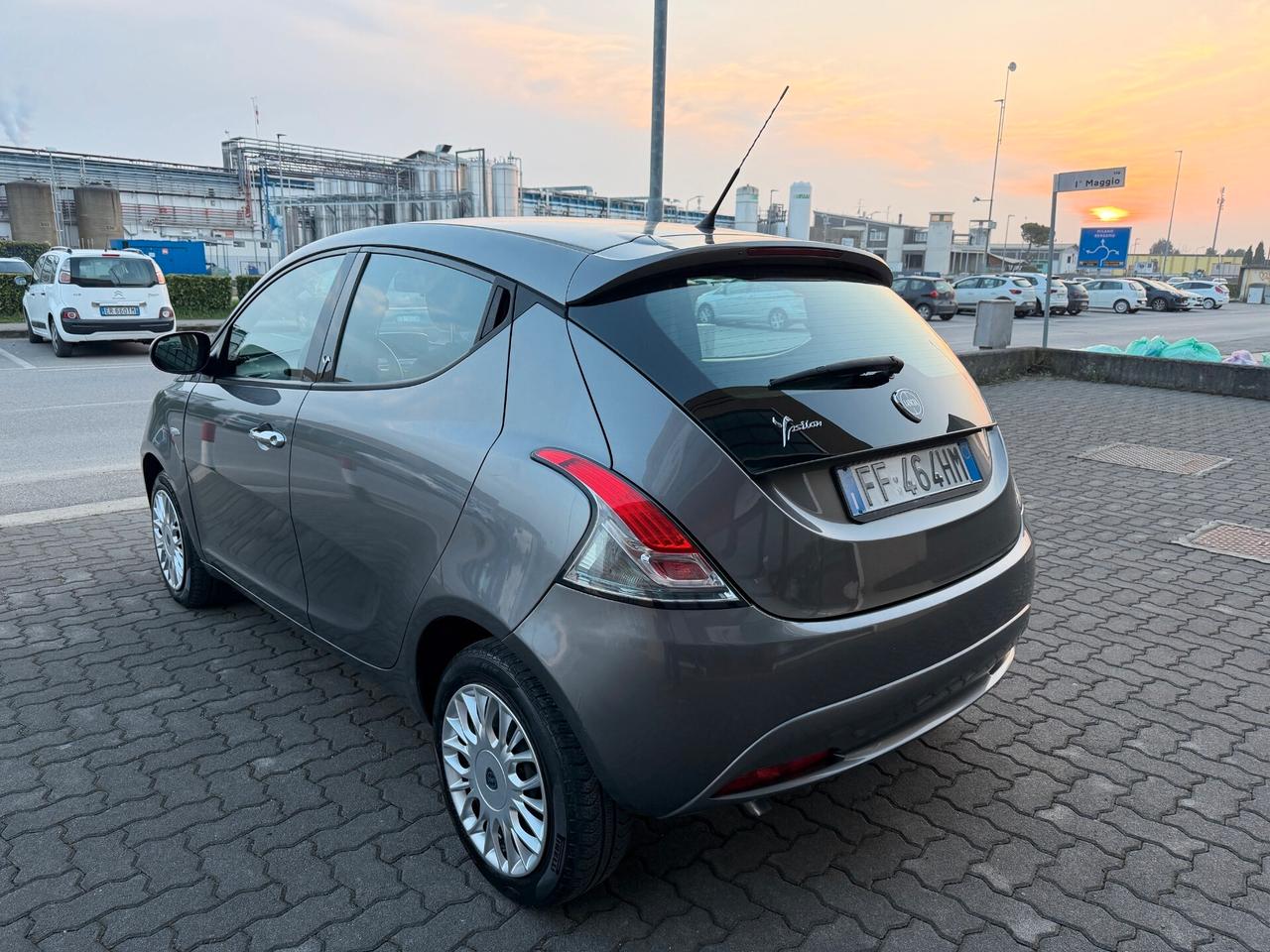 Lancia Ypsilon 1.2 69 CV, OK NEOPATENTATI