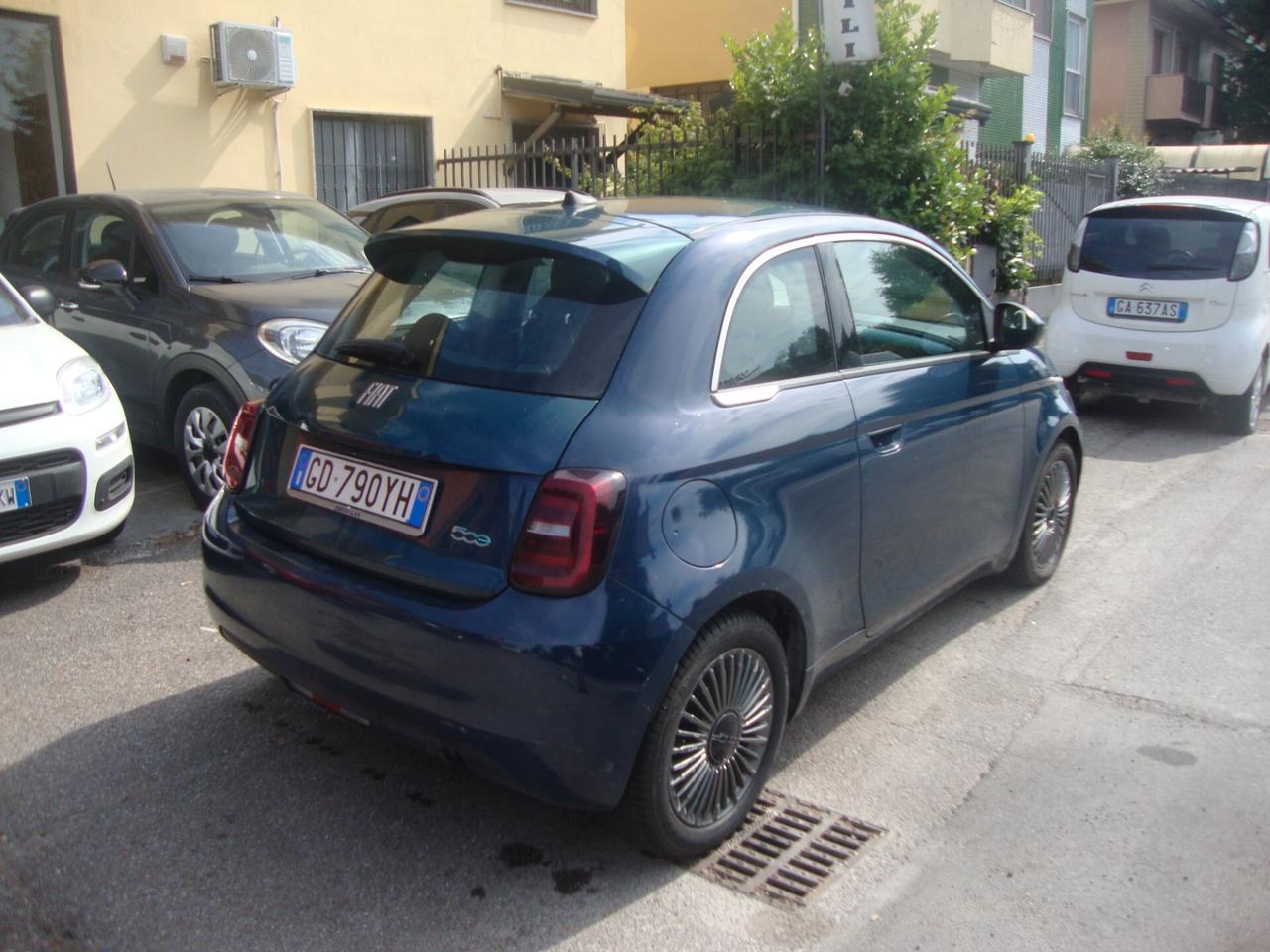 Fiat 500e Berlina 42 kWh La Prima