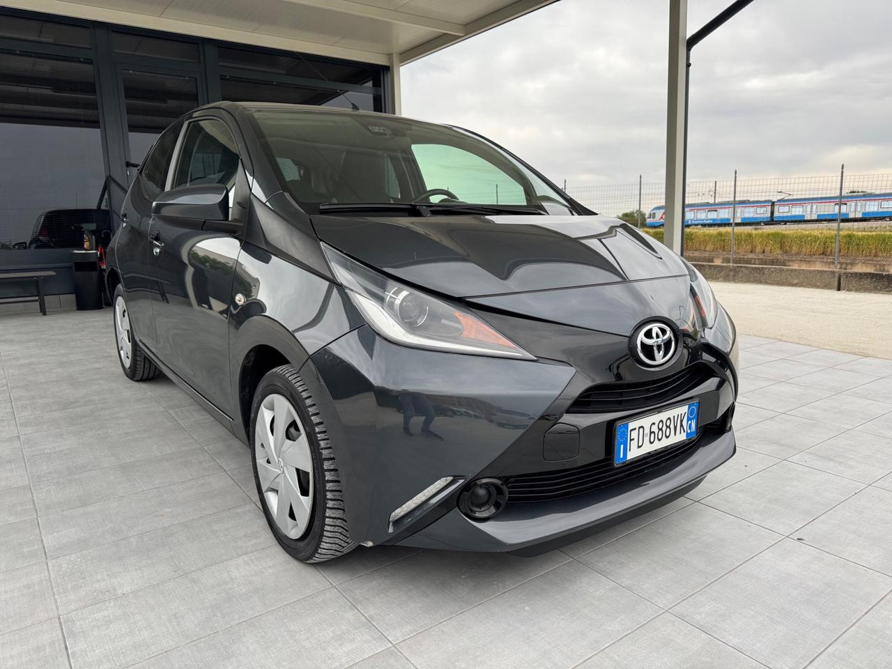 Toyota Aygo 1.0 VVT-i 69 CV 5 porte x-play