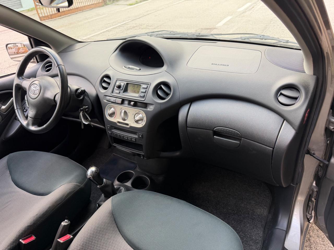 Toyota Yaris 1.3i 16V cat 5 porte Sol