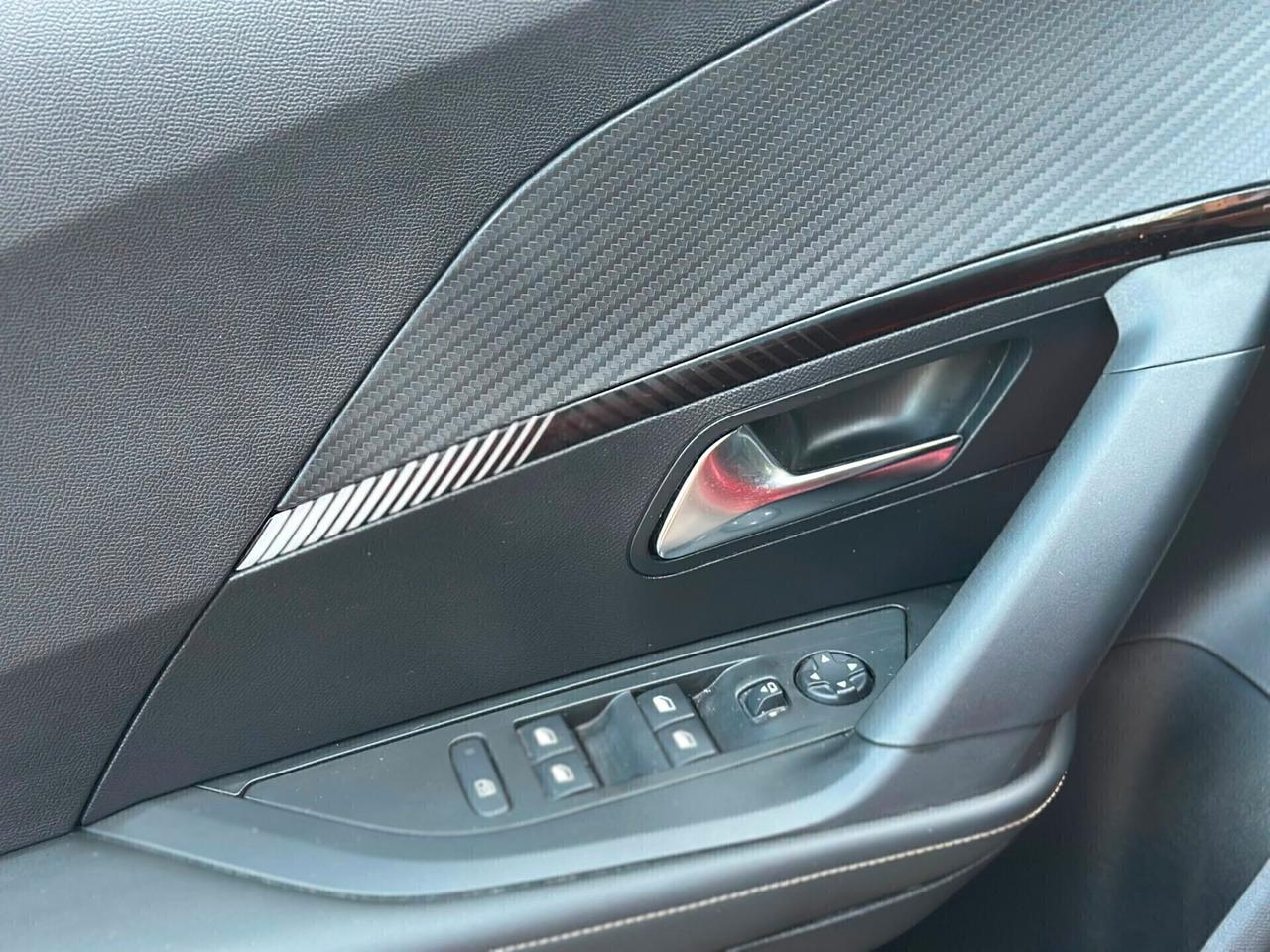 Peugeot 2008 PureTech 100 S&S Allure Pack