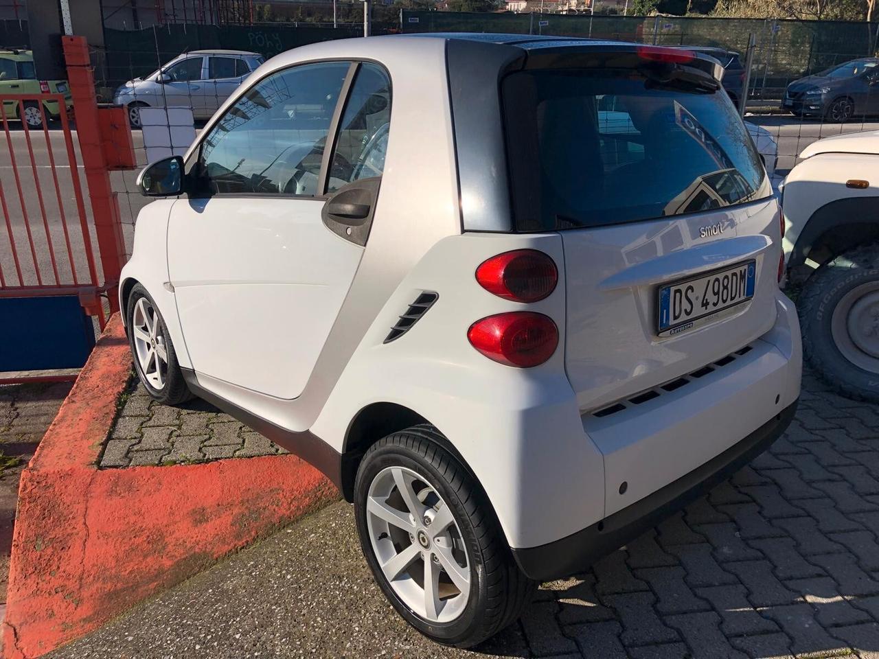 Smart ForTwo 1000 PULSE INTERNO IN PELLE CAMBIO AUTOMATICO E LEVE SUL VOLANTE X NEOPATENTATO CON POSSIBILITA' DI GARANZIA EUROPEA DI 12 MESI CON POSSIBILITA' DI ESTENSIONE FINO A 36 MESI!!