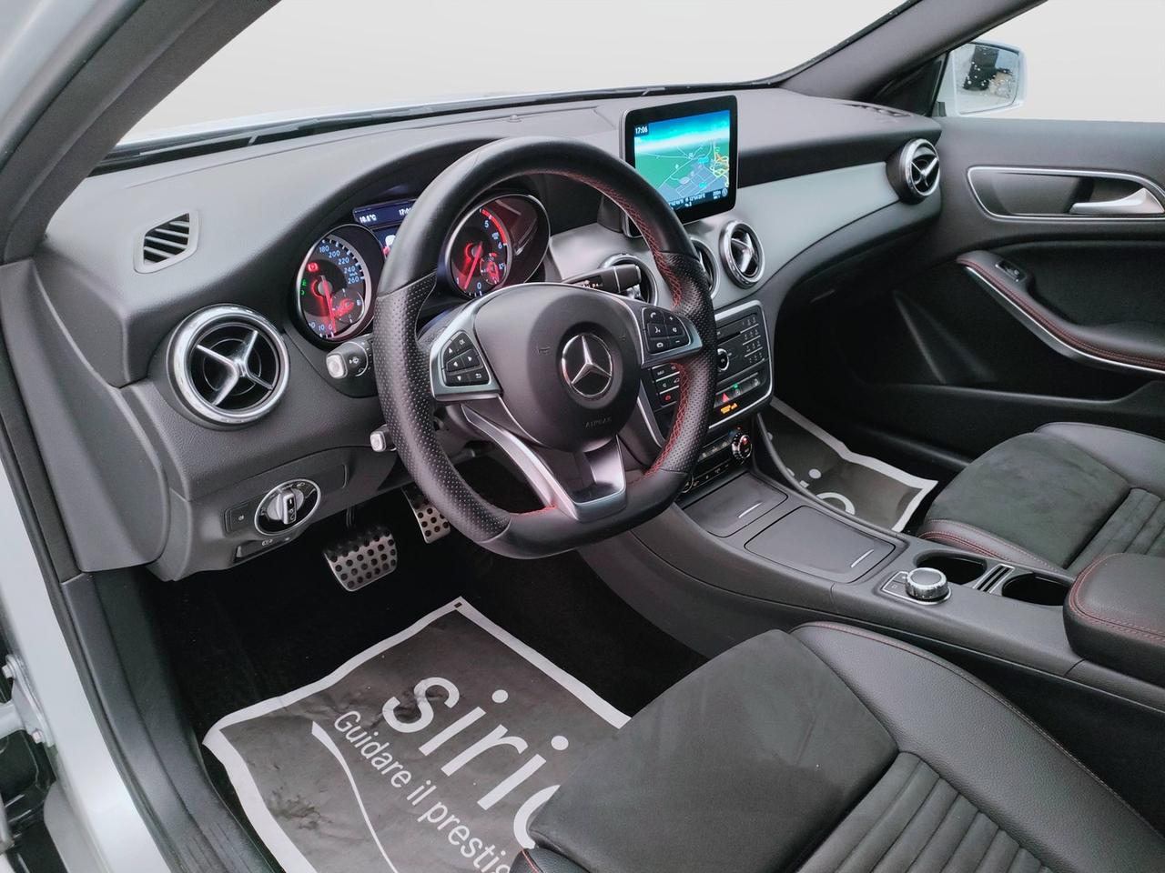 Mercedes-Benz GLA-X156 2014 - GLA 220 d Premium 4matic 177cv auto