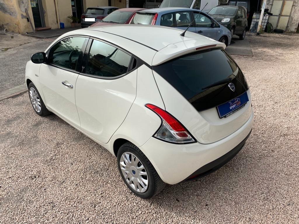 Lancia Ypsilon 1.2 69 CV 5 porte S&S Silver