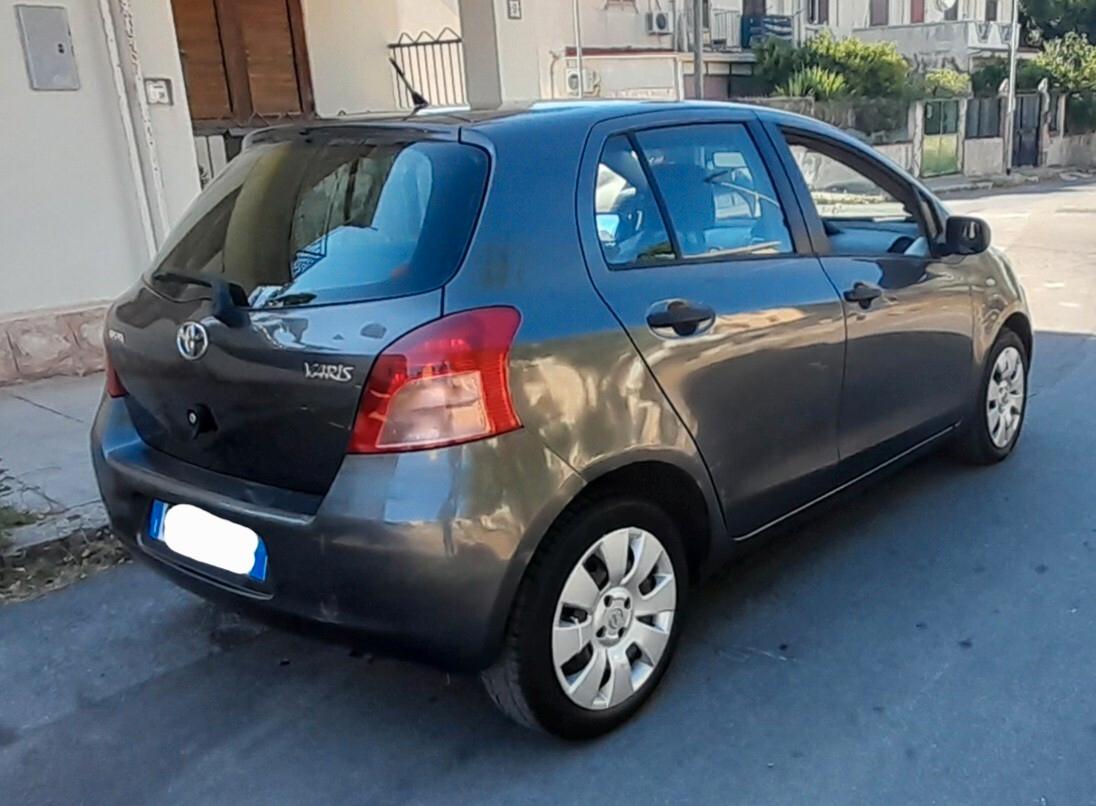 Toyota Yaris benzina x neo patentati