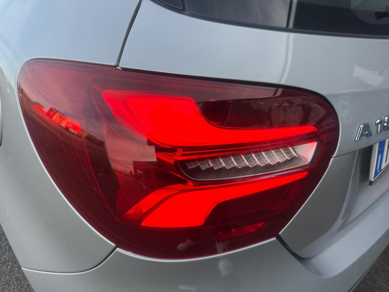 MERCEDES A180 CDI AUTOM/NAVI/LED/F1