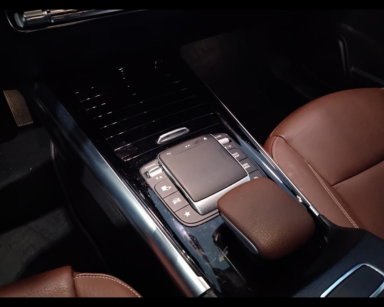 Mercedes-Benz GLA-H247 2020 - GLA 180 d Sport Plus auto