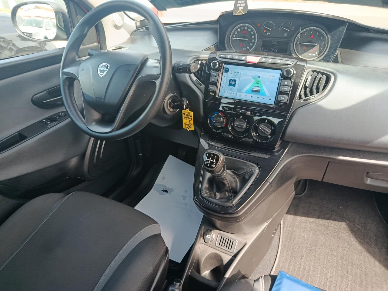 Lancia Ypsilon 0.9 TwinAir 85 CV 5 porte Metano Ecochic Platinum