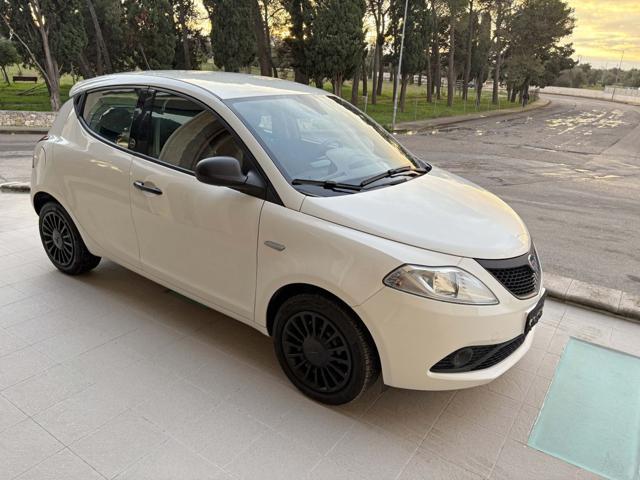LANCIA Ypsilon 1.0 FireFly 5 porte S&S Hybrid Ecochic Silver.