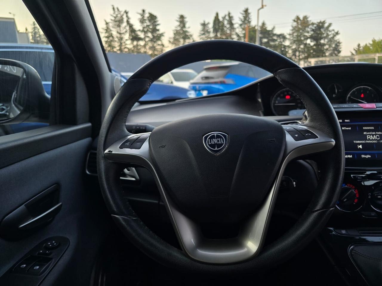 Lancia Ypsilon 1.0 FireFly 5 porte S&S Hybrid Ecochic Silver