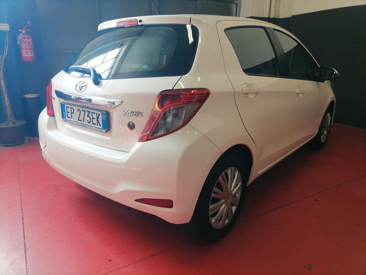 Toyota Yaris 1.0 5 porte Lounge Adatta per neopatentati