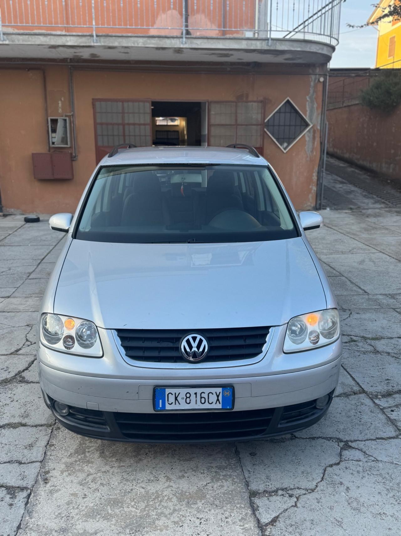 Volkswagen Touran 5 POSTI CON SOLI 143000KM