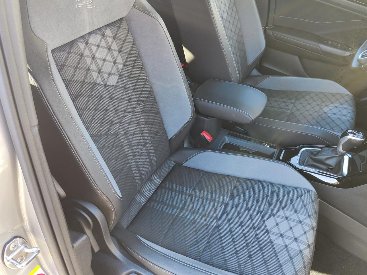 Volkswagen T-Roc R-line #8115