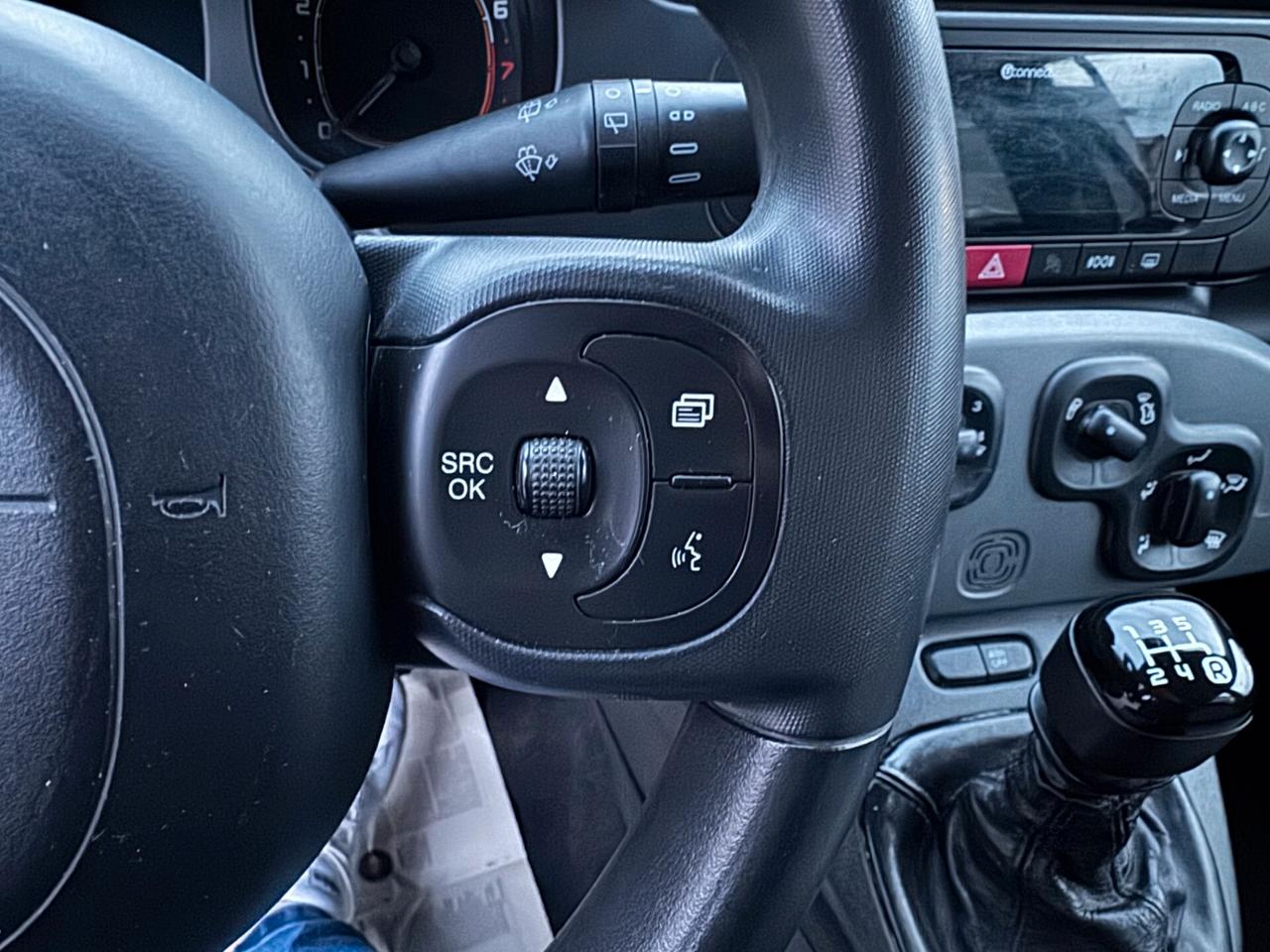 Fiat Panda 1.2 Lounge 2018 COMANDI AL VOLANTE