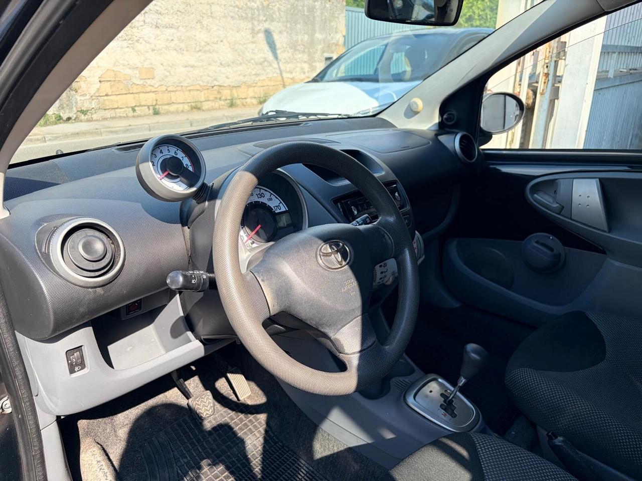 TOYOTA AYGO 1.0 68CV CAMBIO AUTOMATICO 2010