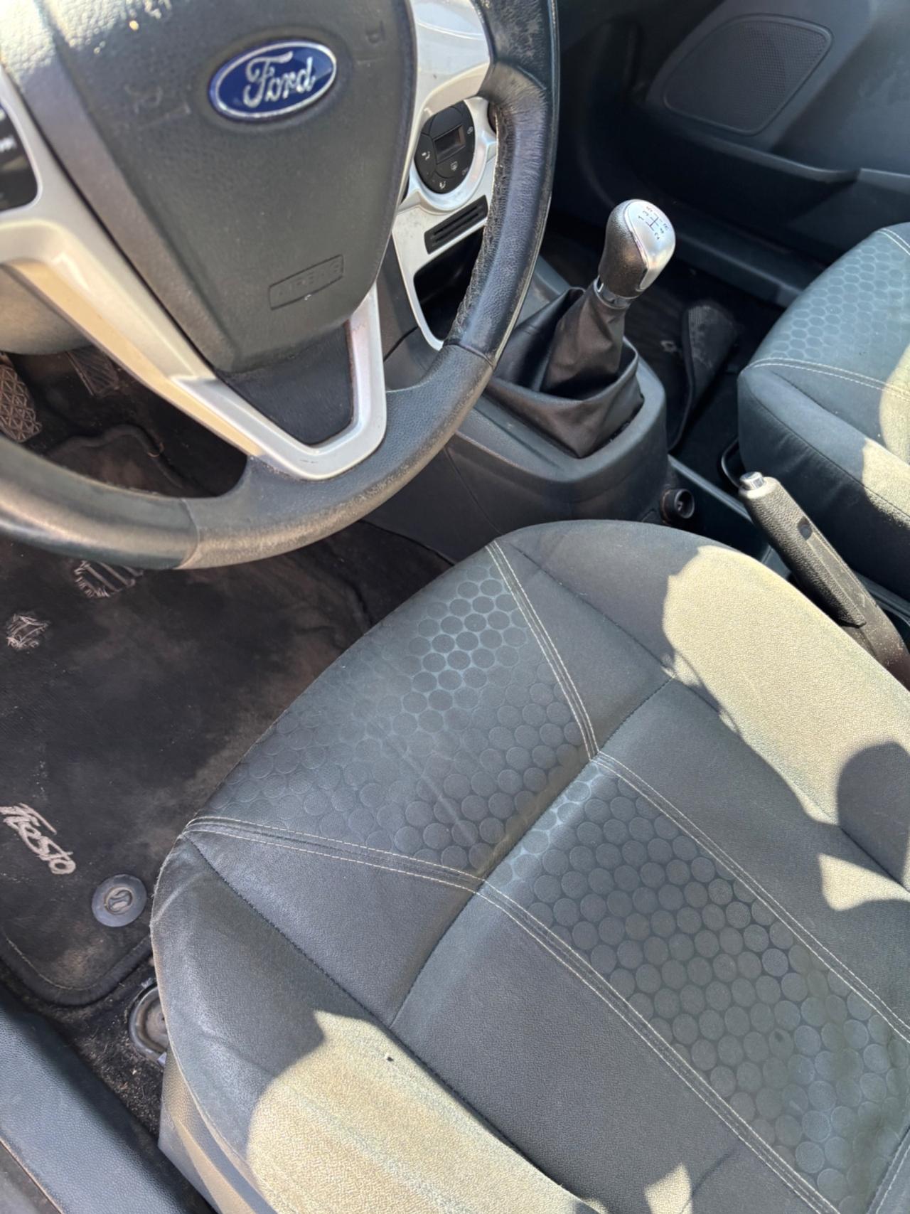 Ford Fiesta 1.2 16V 5p. Ghia per neo patentato