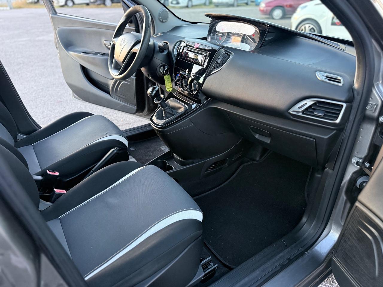 Lancia Ypsilon 1.2 69 CV 5 porte Elefantino