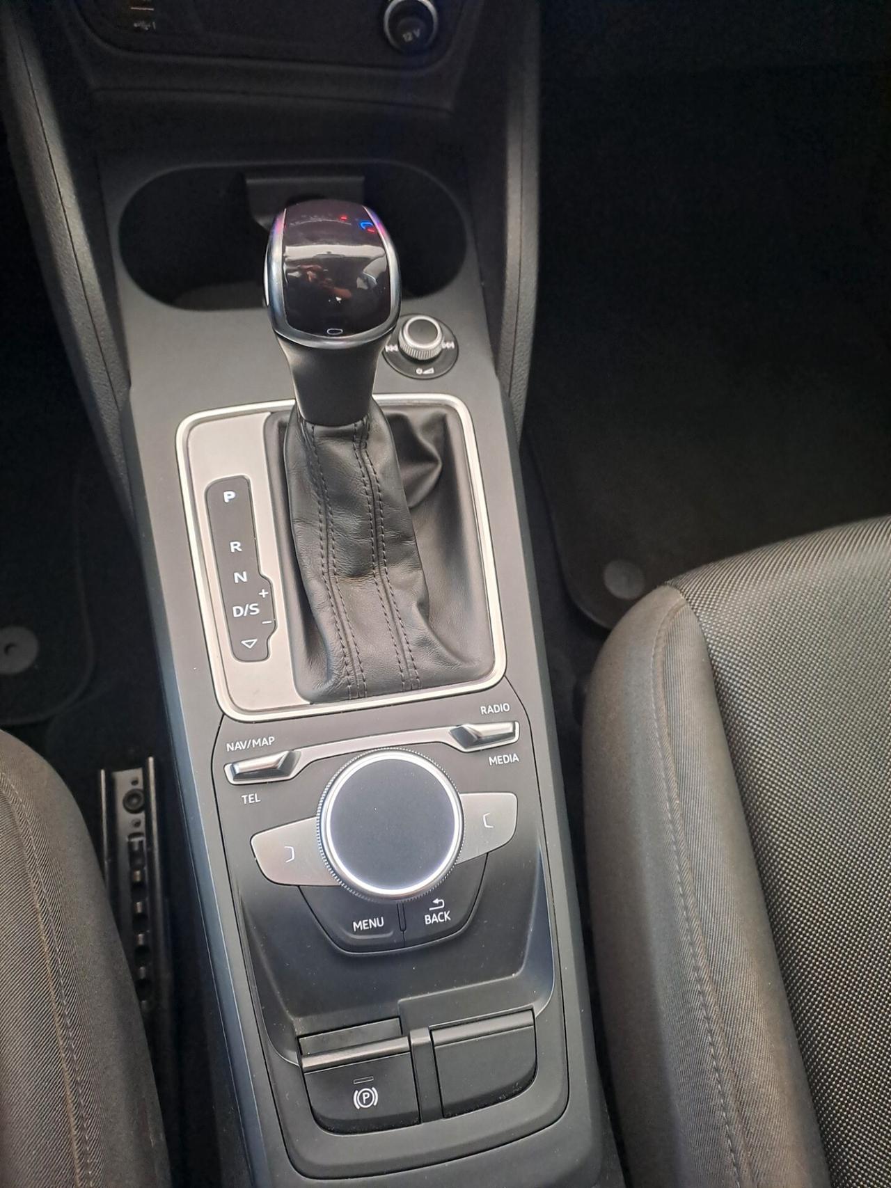Audi Q2 30 TDI S tronic Identity Black Anno 2022
