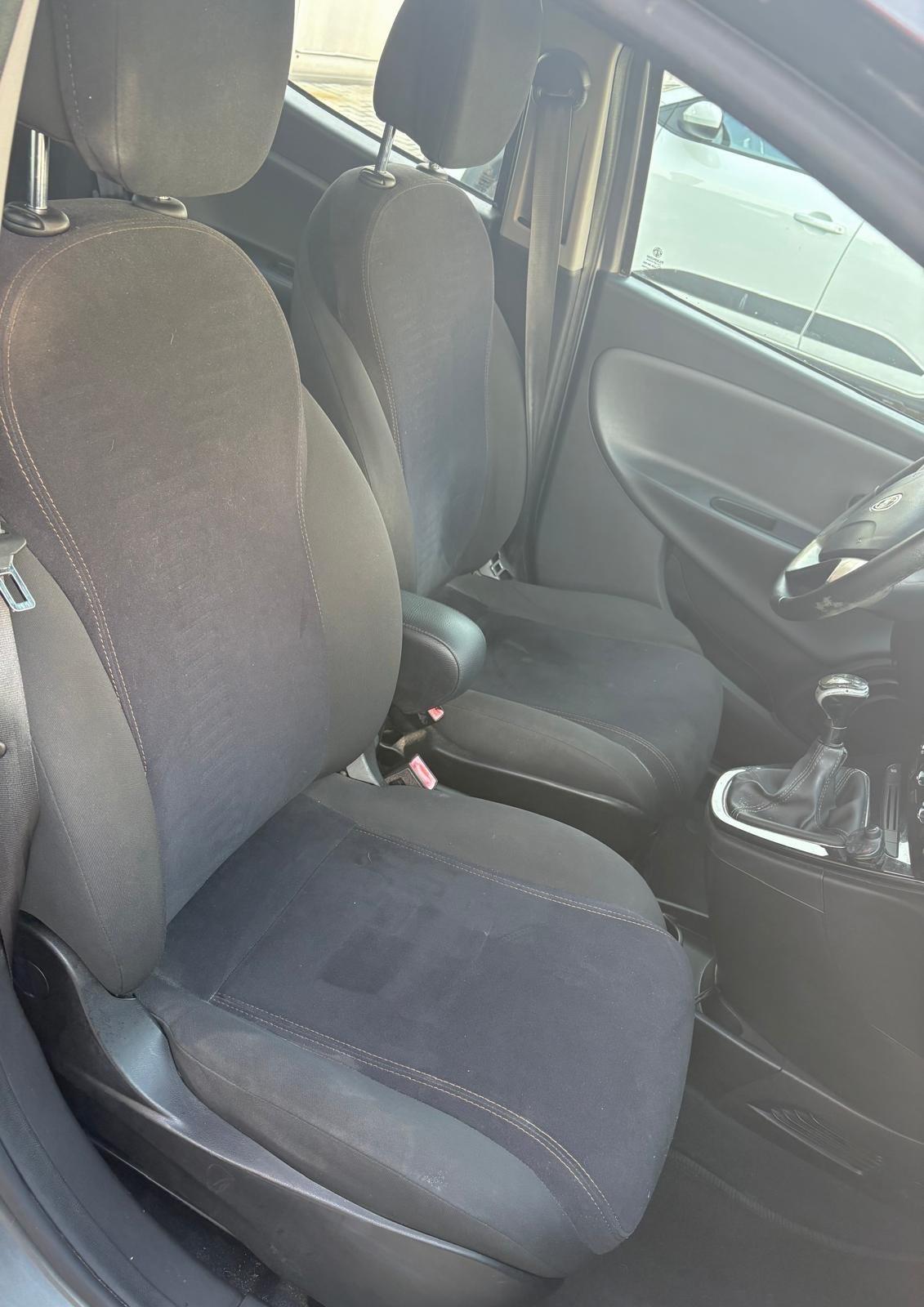 Lancia Ypsilon 1.3 Mjet Neopatentati