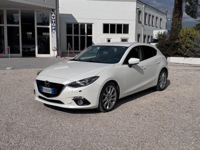 Mazda 3 2.2 Skyactiv-D Exceed - LIEVE URTO FRONT. !!