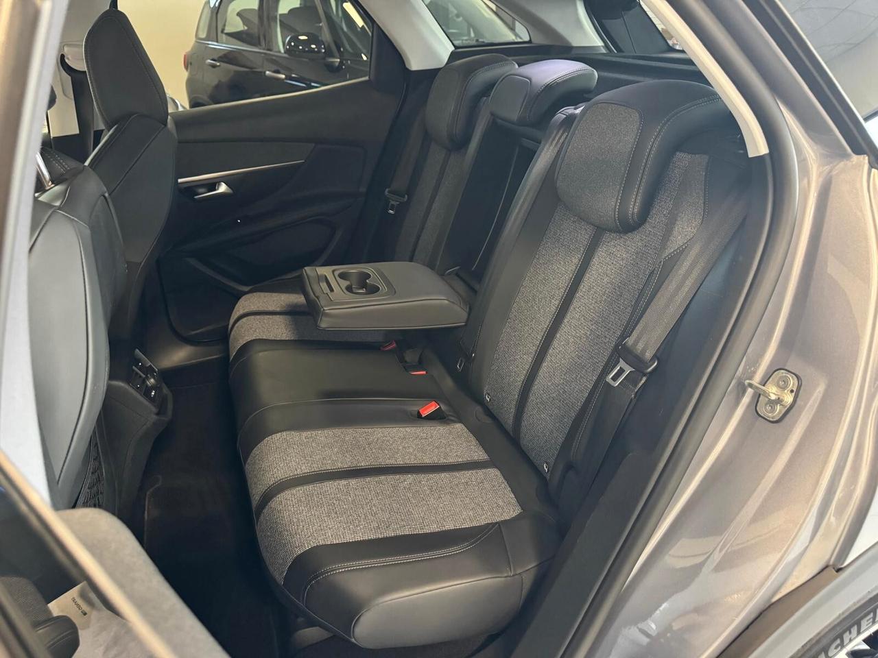 Peugeot 3008 PURETECH TURBO 130 EAT6 ALLURE 2017
