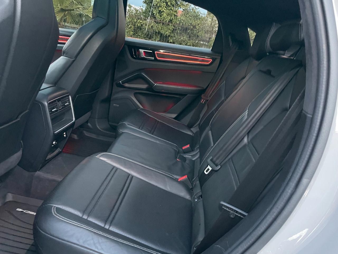 Porsche Cayenne Coupé 3.0 V6 E-Hybrid GTS