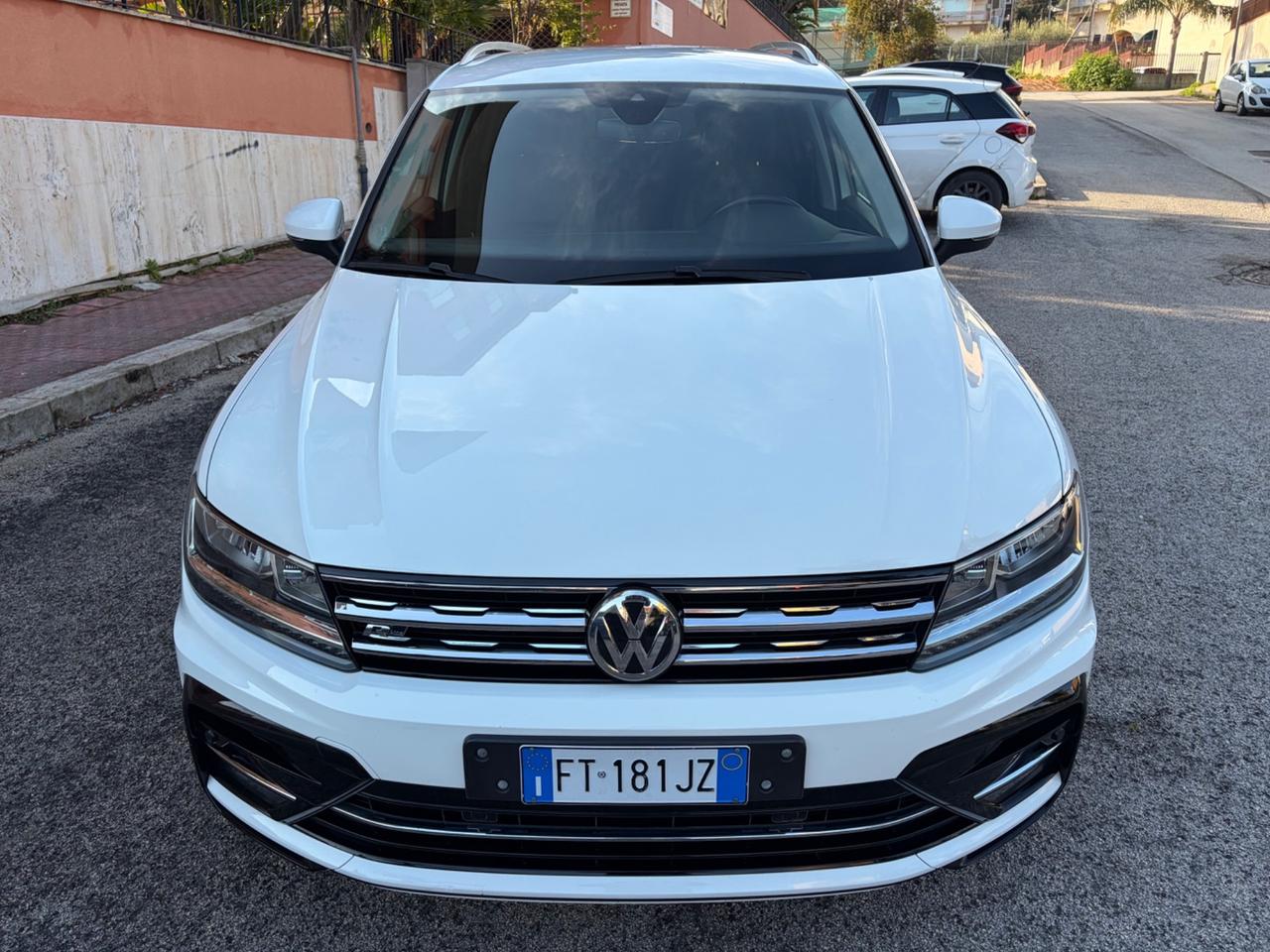 Volkswagen Tiguan 1.6 TDI R-Line strafull !!!