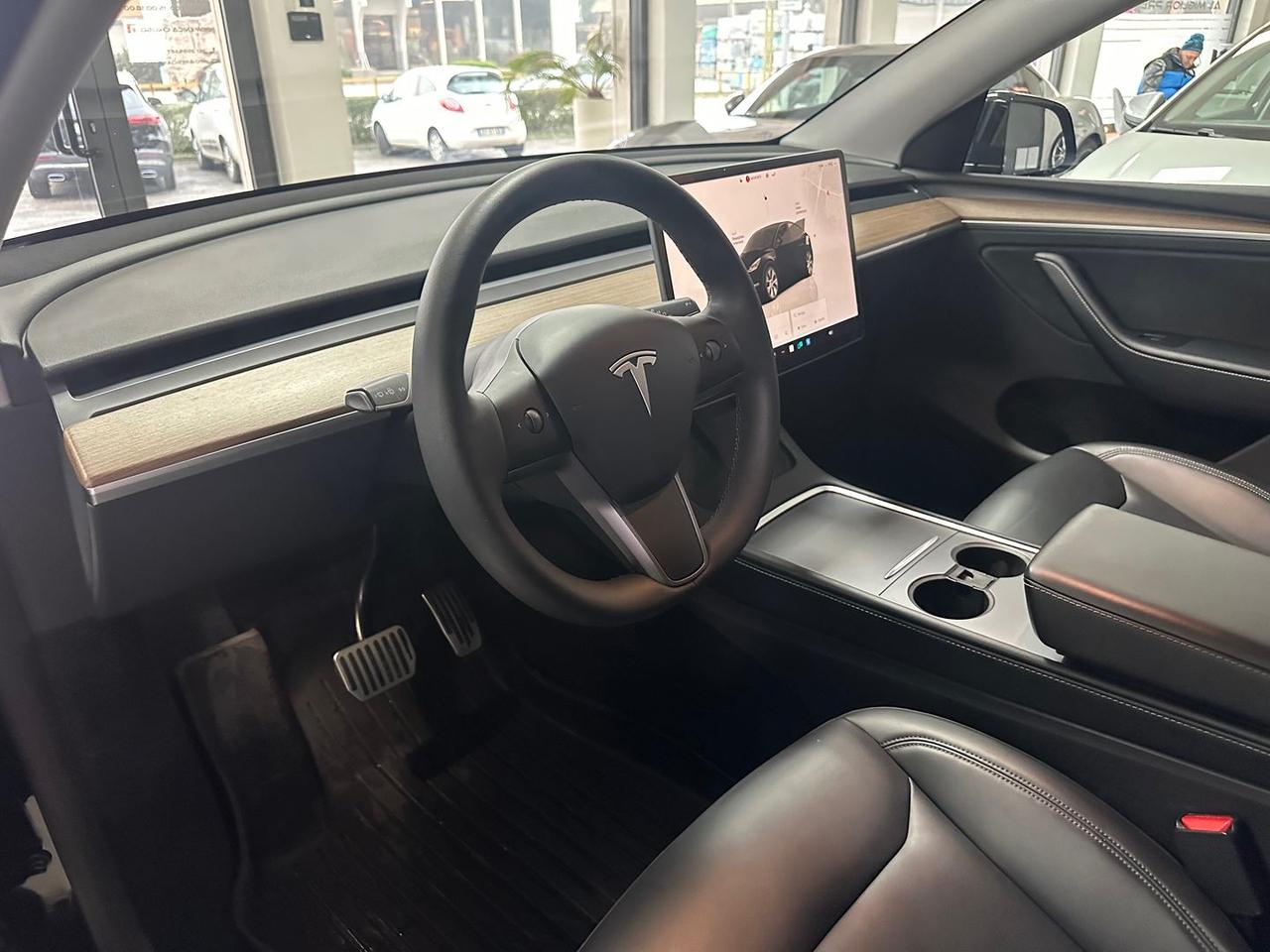 Tesla Model Y STANDARD RANGE SINGLE MOTOR RW #8363